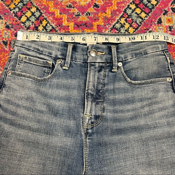 Like New Good American Good Waist Crop w/ Chewed Hem - Size 2/26 - Picture 8 of 10